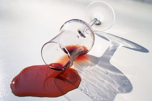 Comment faire pour enlever une tache de vin rouge ?