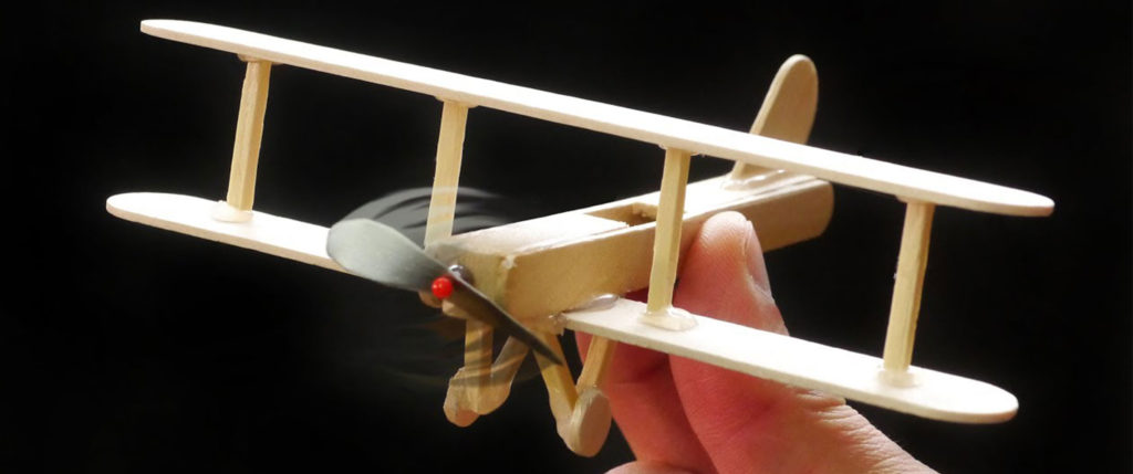 Fabriquer un petit avion en bois